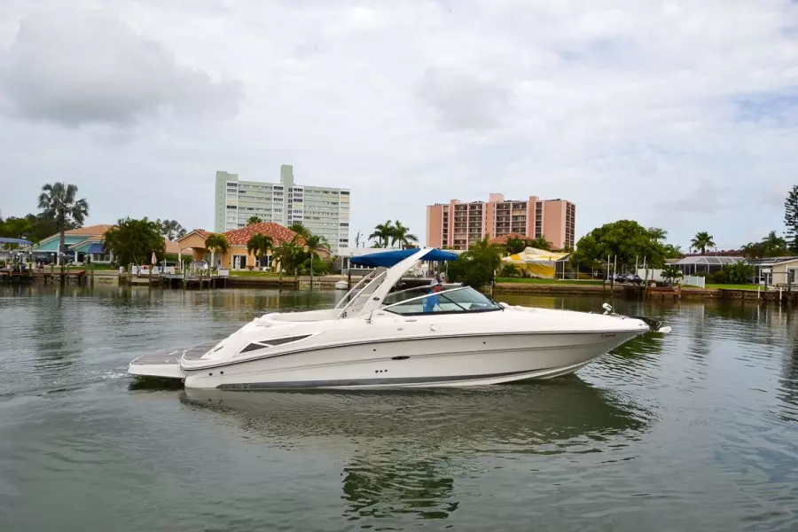 2010 Sea Ray 300 SLX 19