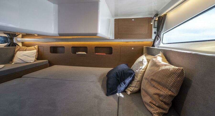 2026 Beneteau Antares 11