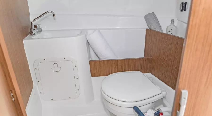 2026 Beneteau Antares 7