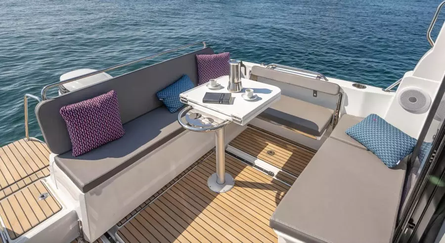 2026 Beneteau Antares 8
