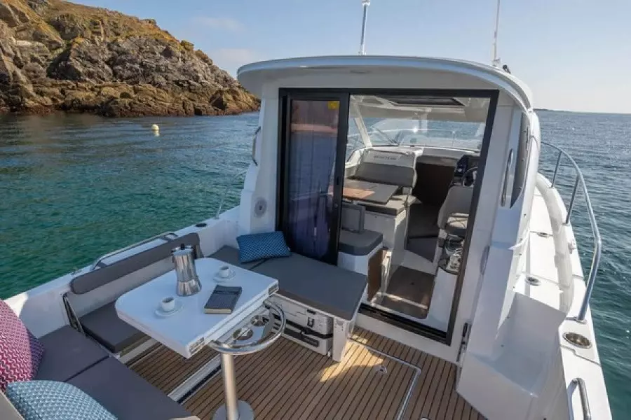 2026 Beneteau Antares 8