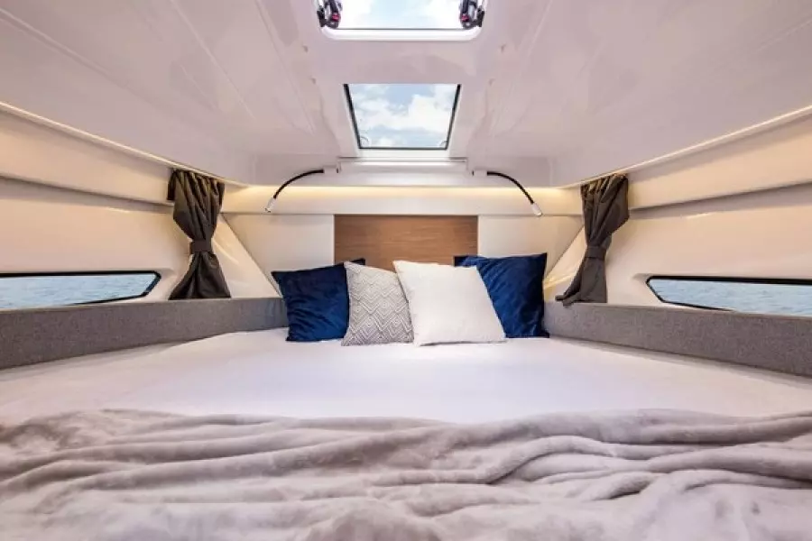 2025 Beneteau Antares 9