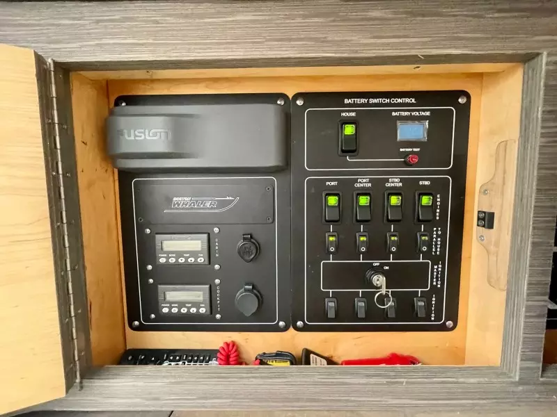 2016 Boston Whaler 420 Outrage