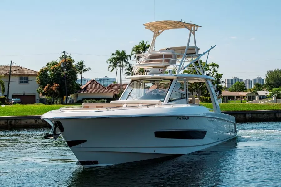 2016 Boston Whaler 420 Outrage