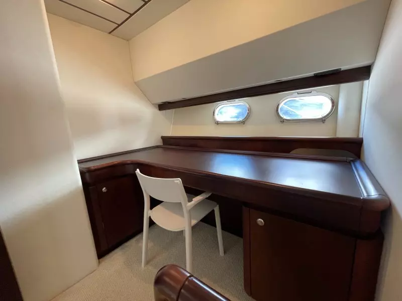 2001 Ferretti Yachts 680