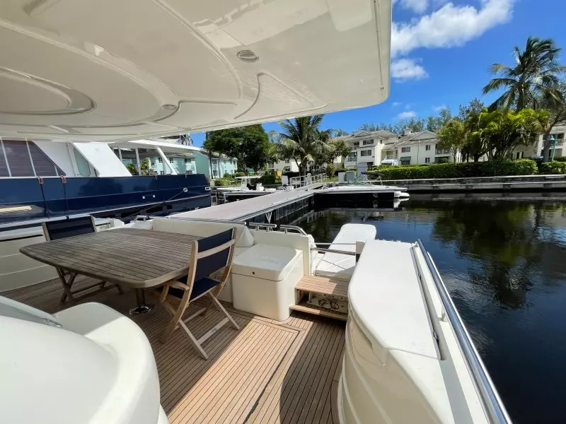 2001 Ferretti Yachts 680