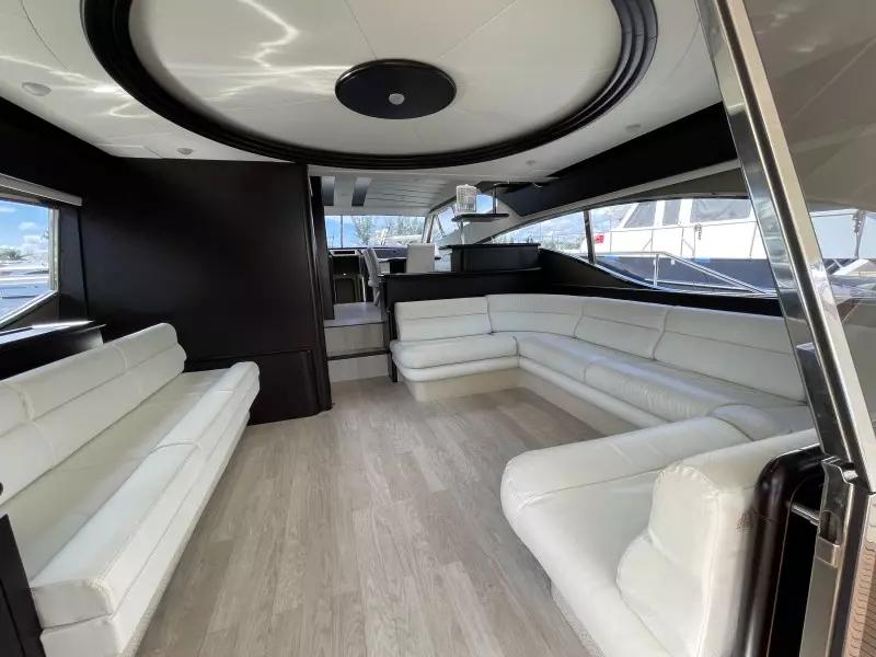 2001 Ferretti Yachts 680