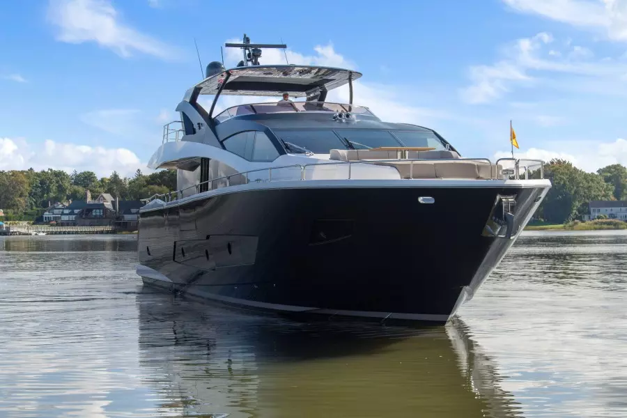 2019 Sunseeker 86 Yacht