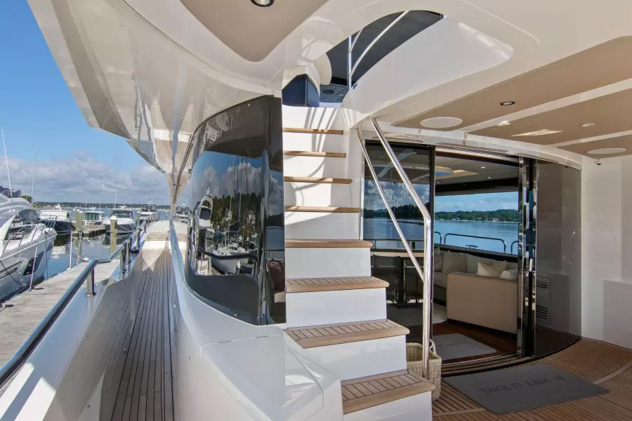 2019 Sunseeker 86 Yacht