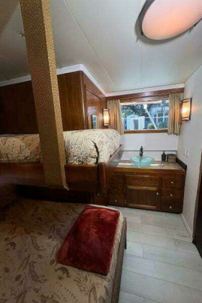 1983 Knight & Carver Custom Trideck