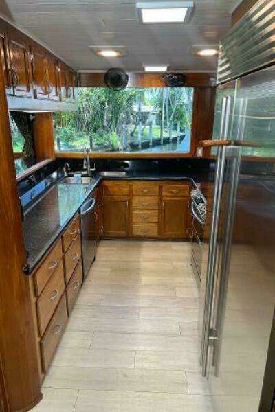 1983 Knight & Carver Custom Trideck