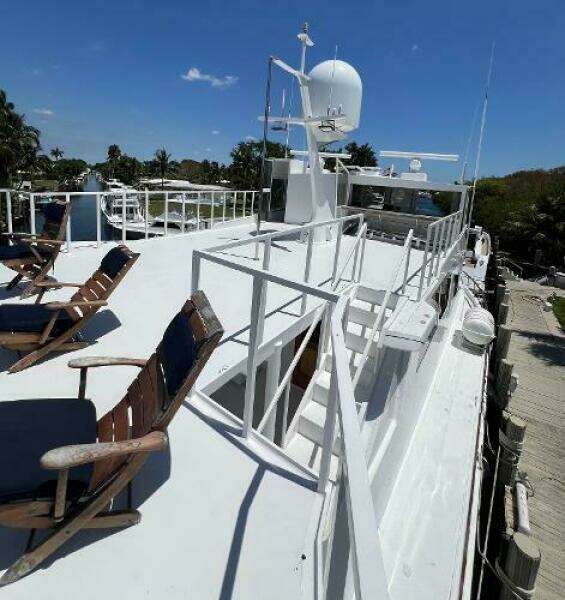 1983 Knight & Carver Custom Trideck