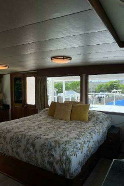 1983 Knight & Carver Custom Trideck