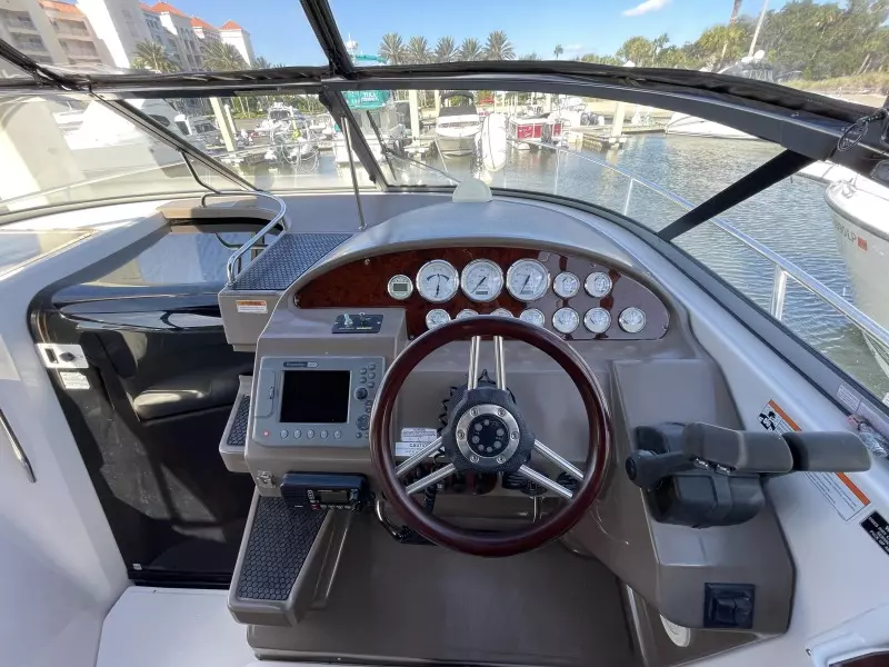 2006 Regal 3060 Window Express