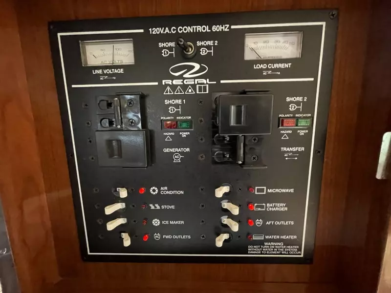 2006 Regal 3060 Window Express