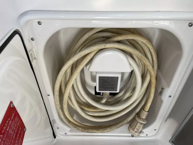 2006 Regal 3060 Window Express