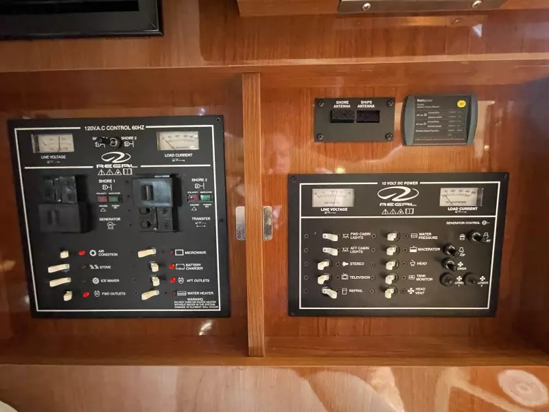 2006 Regal 3060 Window Express