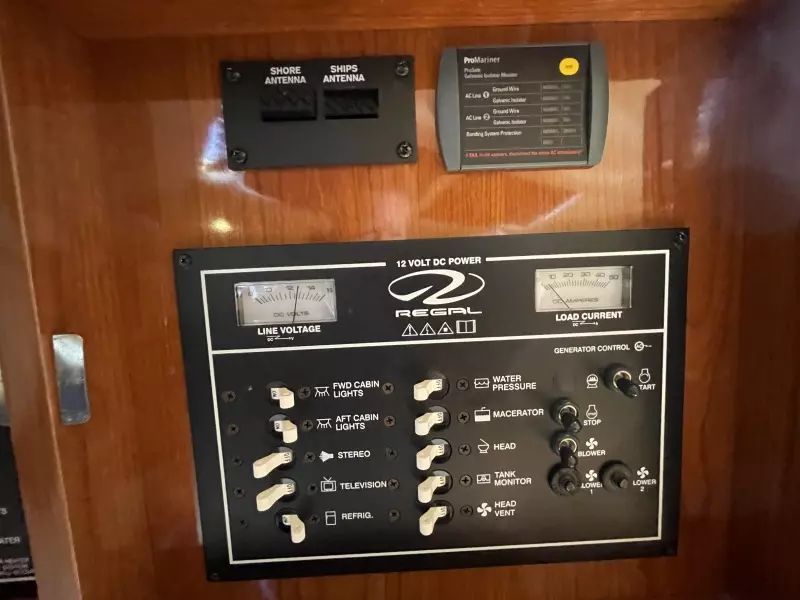 2006 Regal 3060 Window Express