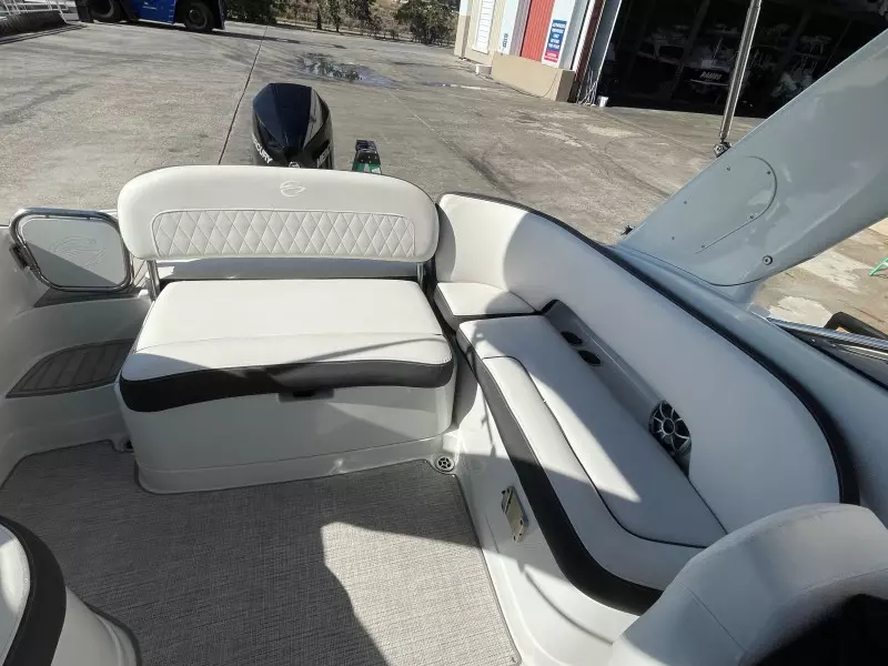 2021 Crownline 255 XSS