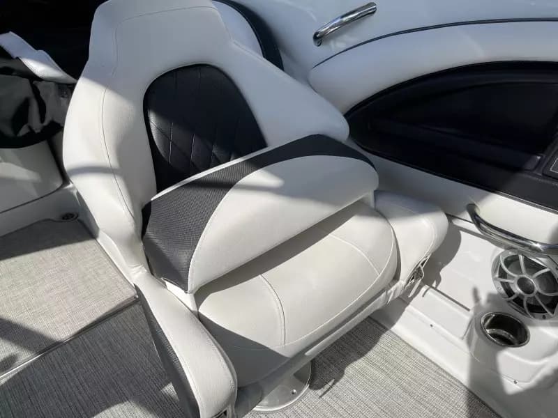 2021 Crownline 255 XSS