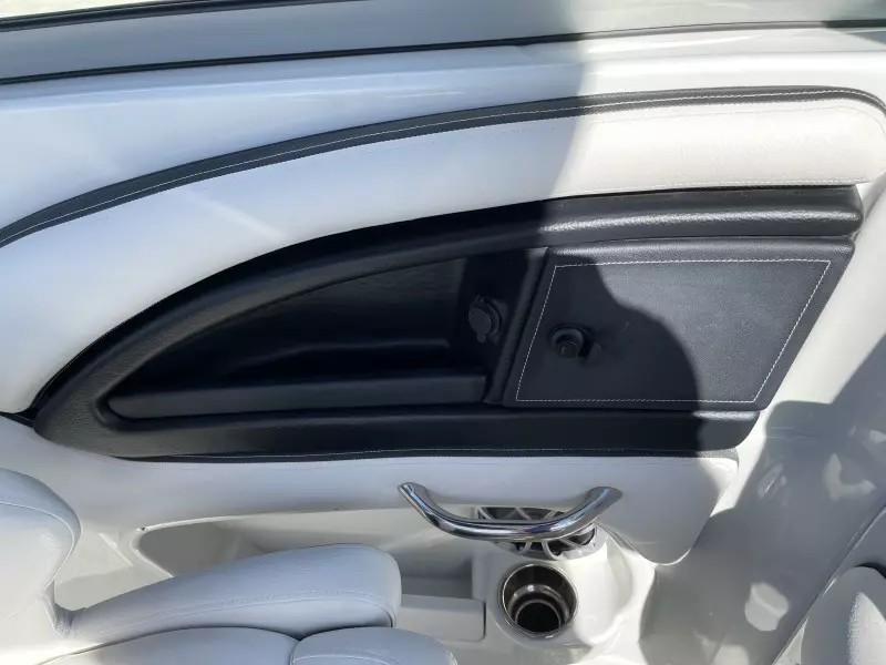 2021 Crownline 255 XSS