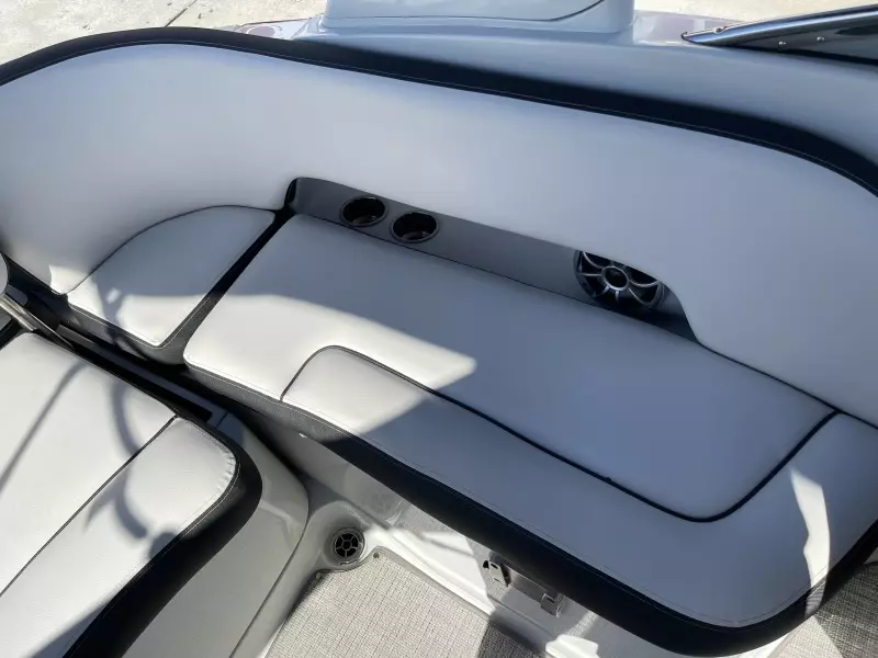 2021 Crownline 255 XSS