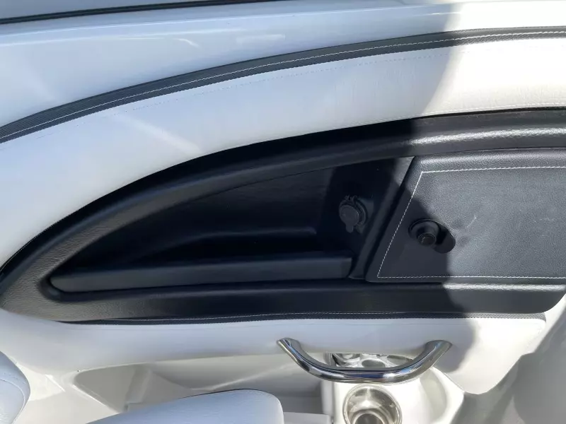 2021 Crownline 255 XSS