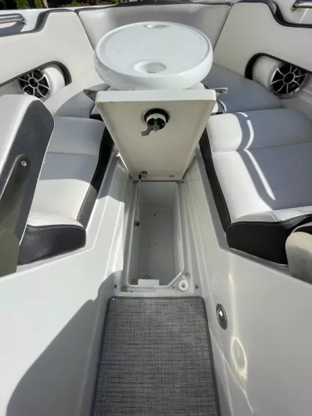 2021 Crownline 255 XSS