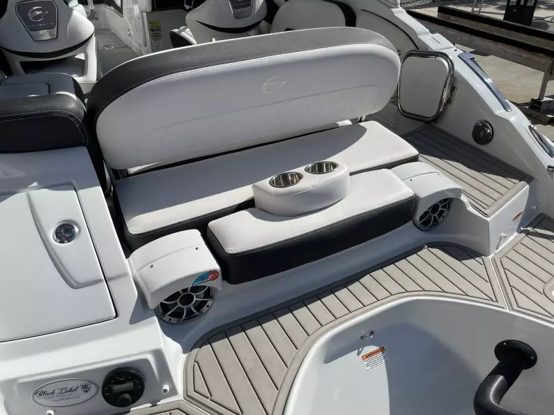 2021 Crownline 255 XSS