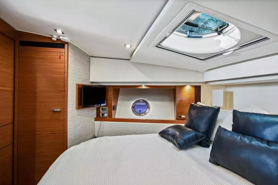 2018 Tiara Yachts 39 Coupe