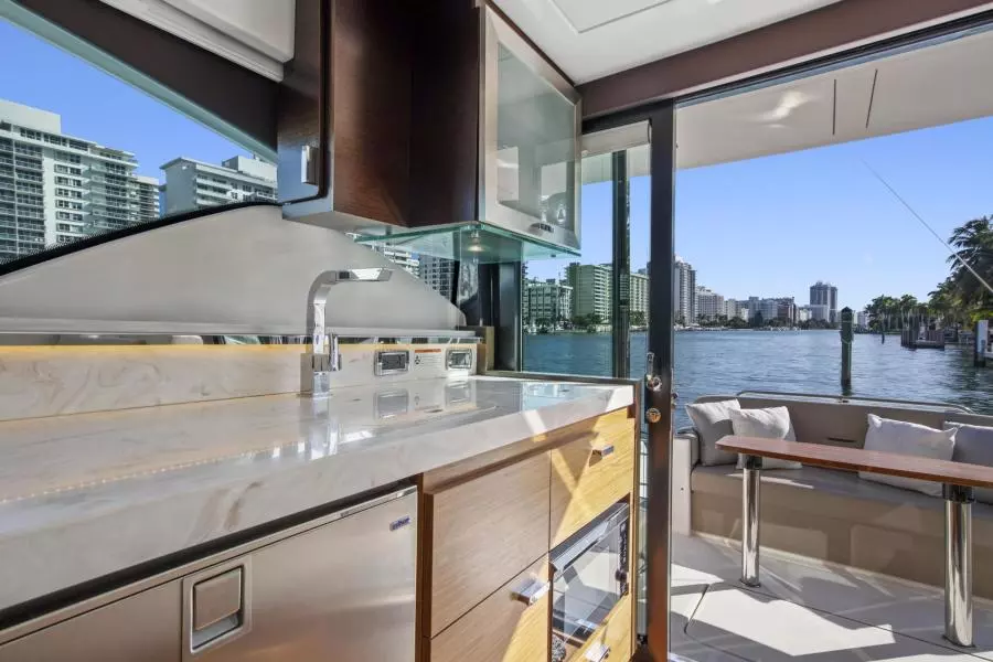 2018 Tiara Yachts 39 Coupe