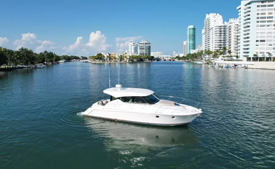 2018 Tiara Yachts 39 Coupe