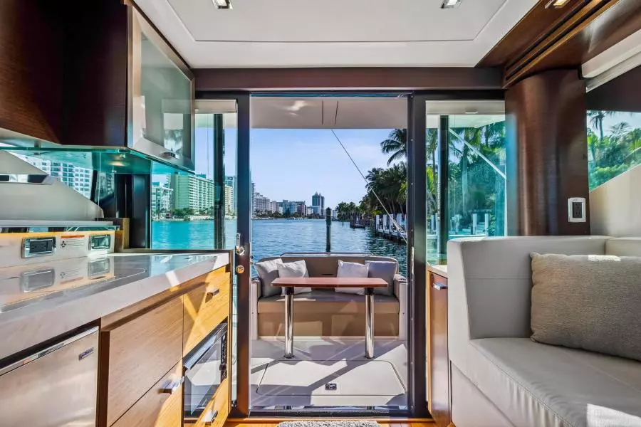 2018 Tiara Yachts 39 Coupe