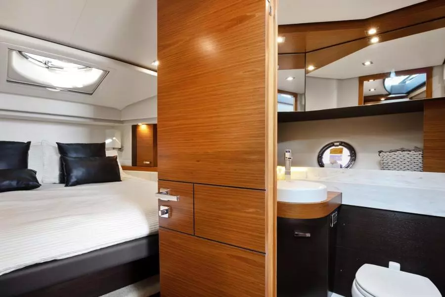 2018 Tiara Yachts 39 Coupe