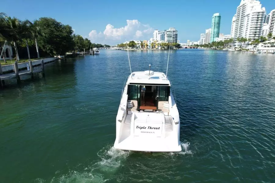 2018 Tiara Yachts 39 Coupe
