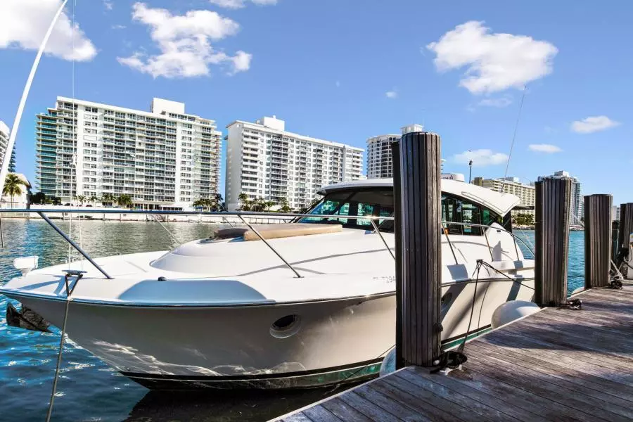 2018 Tiara Yachts 39 Coupe