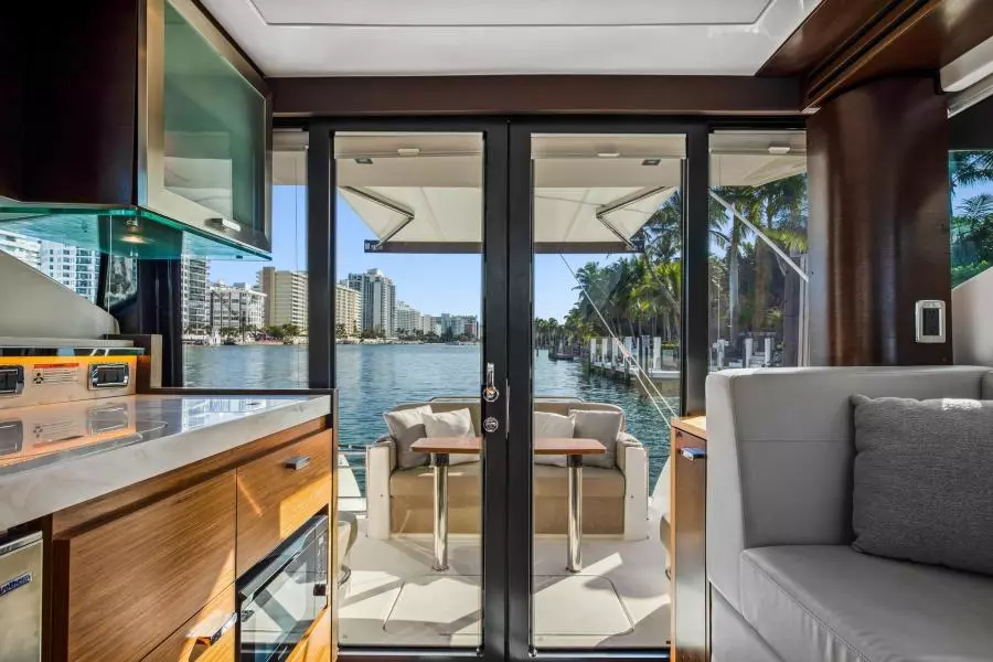 2018 Tiara Yachts 39 Coupe