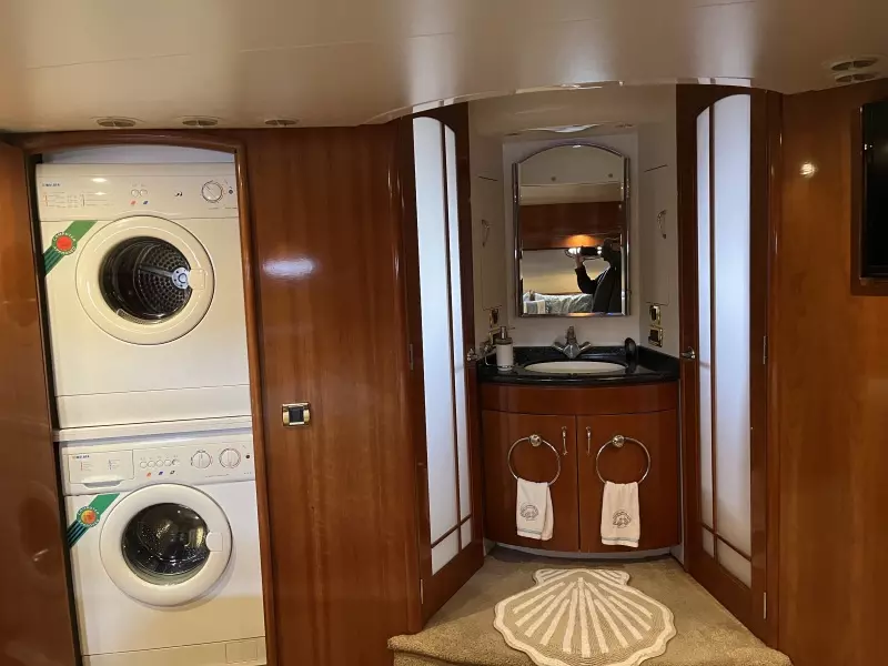 2005 Carver 56 voyager