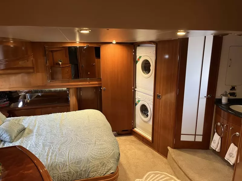 2005 Carver 56 voyager