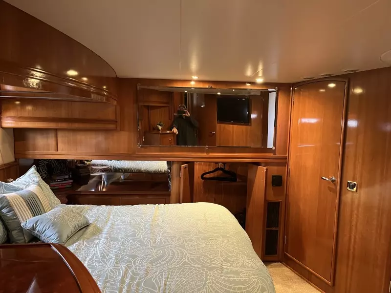 2005 Carver 56 voyager