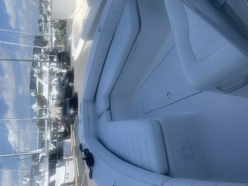 2010 Regulator 26 Forwarding Seating