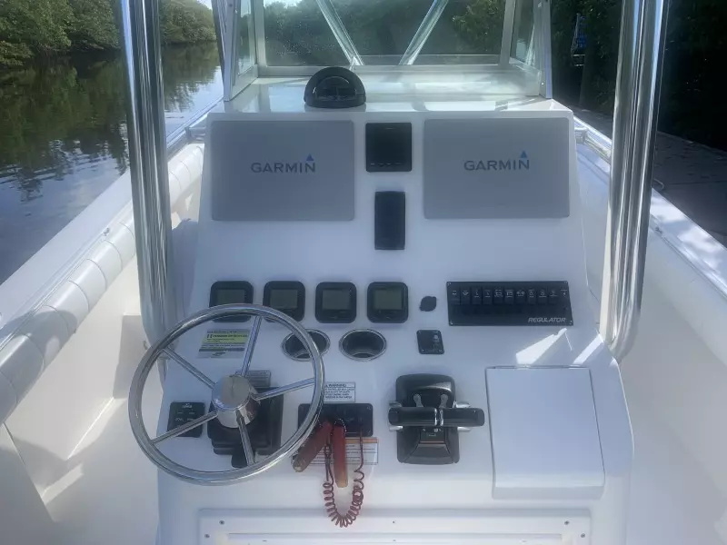 2010 Regulator 26 Forwarding Seating