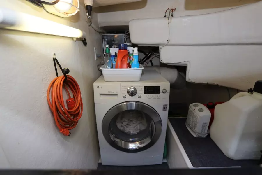 2005 Neptunus 56 Express