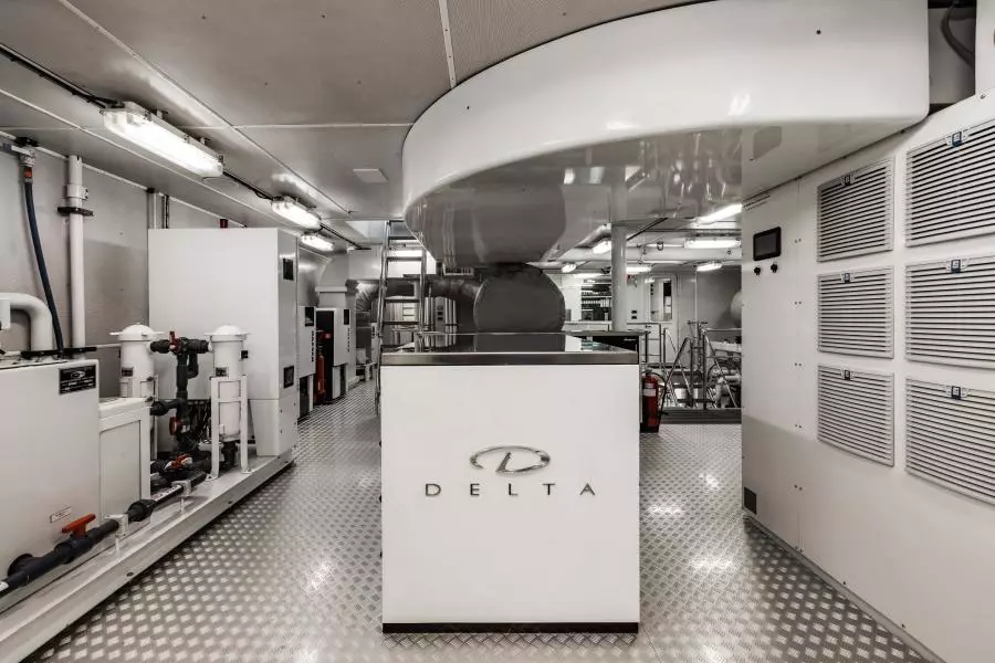 LAUREL 240'/73.15m Delta 2006/2014