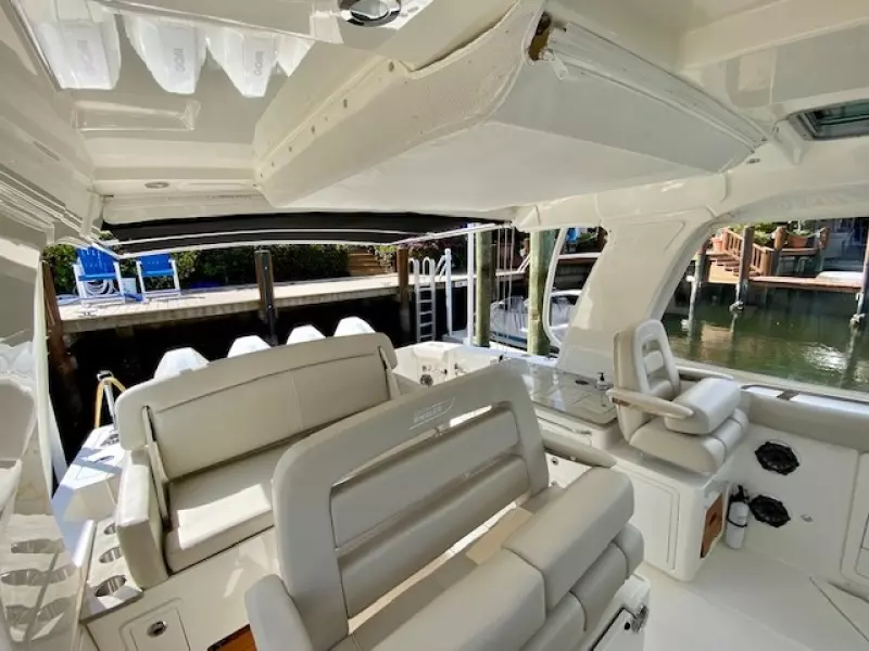 2020 Boston Whaler 380 Realm