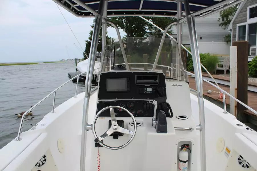 1999 Boston Whaler 23 Outrage
