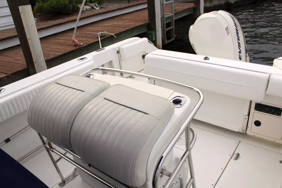 1999 Boston Whaler 23 Outrage