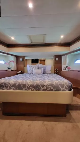 2007 Ferretti Yachts 780