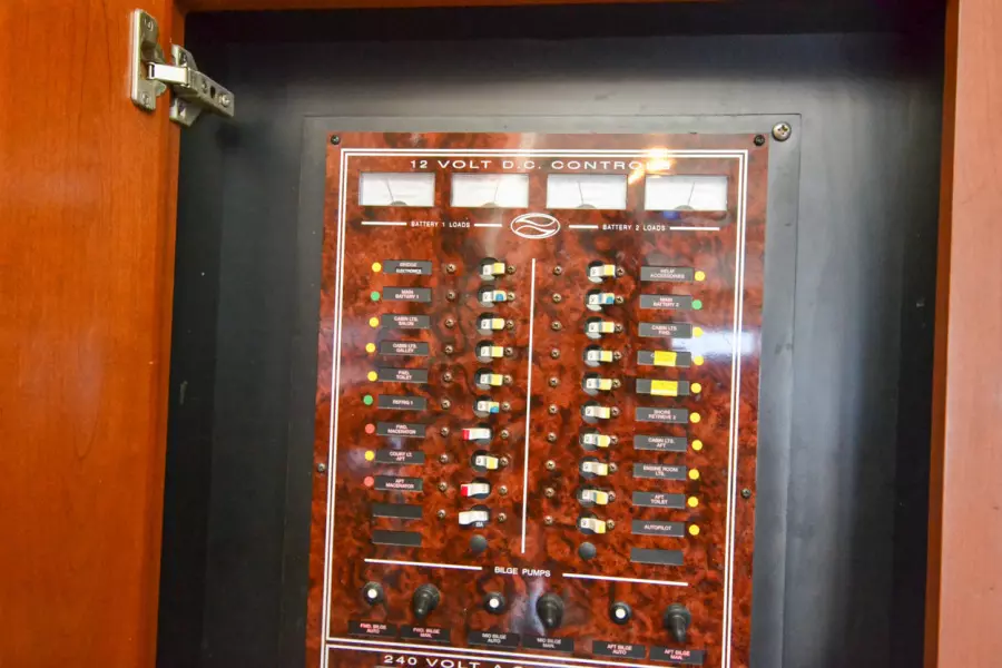 2004 Silverton 43 Motor Yachts