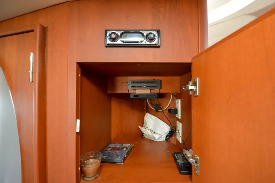 2004 Silverton 43 Motor Yachts